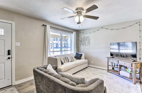 Central Arlington House | 1 Mi to AT&T Stadium: Downtown Arlington Home