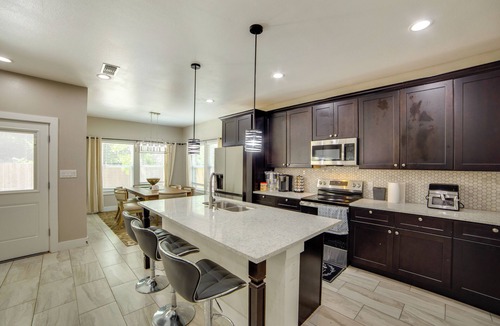 South Arlington House | 1 Mi to AT&T Stadium & Globe Life, Arlington Home