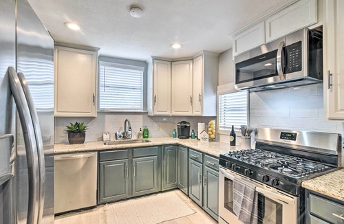 Galveston House | ~ 1 Mi to Pier & Beaches! Family Home in Galveston