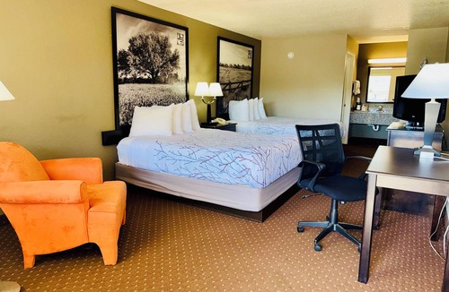New Braunfels Hotel | 1 or 2-bed hotel in awesome New Braunfels with AC, WiFi