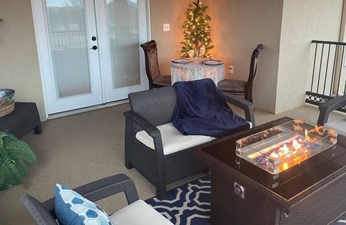 Gober House | 1 queen bed with private bathroom overlooking heated pool.