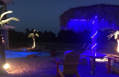 Gober House | 1 queen bed with private bathroom overlooking heated pool.