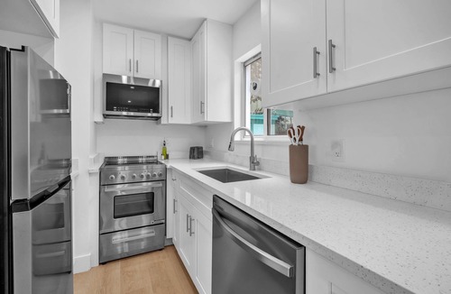North Beach Apartment | #1 - Romantic Beach Escape 1BR Walk to Ocean