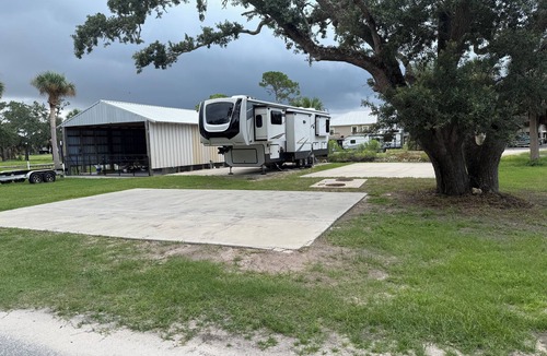 Horseshoe Beach RV Rental | 1 RV Pad B-Lot in Horseshoe Beach on concrete slab on Canal.