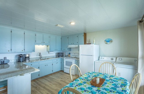 St. George Island Apartment | 10% off remaining July weeks! 1 bed 1 bath ON THE BEACH.