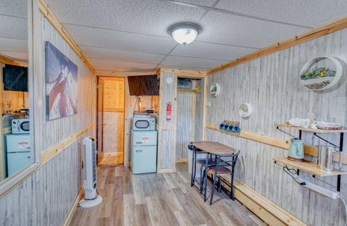 Leadville Apartment | #10 Renovated Dog Friendly Cozy Room Leadville CO