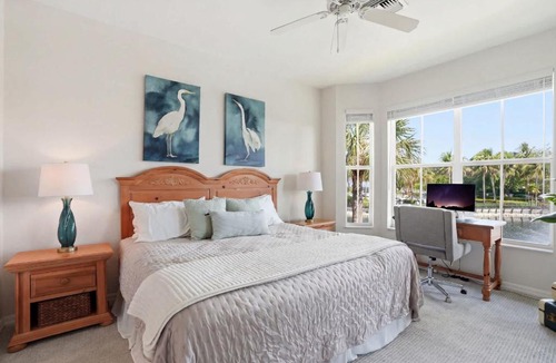 Naples House | 1021 - Beautiful Lake and Fountain Views Sleeps 6