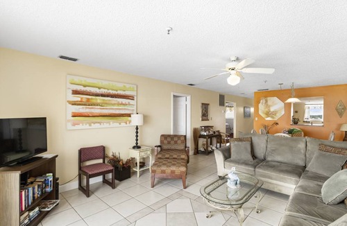 Madeira Beach Condo | 112 m² Condo ∙ 2 bedrooms ∙ 6 guests
