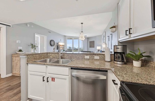 Indian Bayou Condo | 11th Floor Condo with Resort Amenities