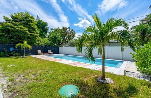 El Portal House | 12 Guest Oasis Pool Family & Group Friendly