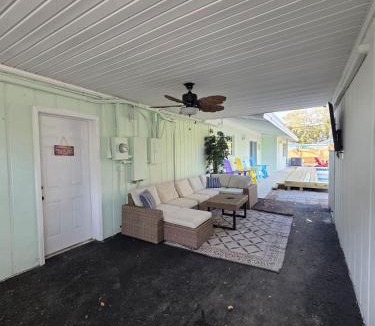 Madeira Beach House | 12Guests-HeatedPool-LessThan1MileFromBeach-6BR-3B-Games