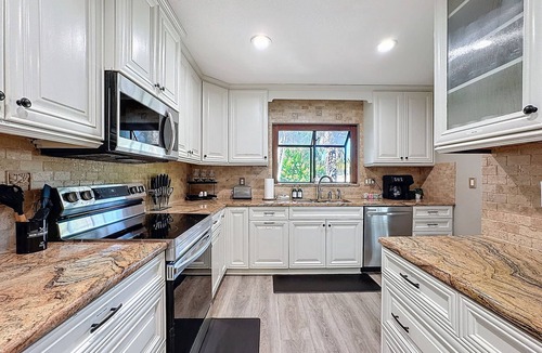 Clearwater Cottage | 1465 Satsuma Street