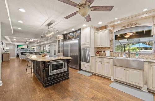 Seminole House | 16 BEDS, Salt Pool/Spa, Outdoor Kichen