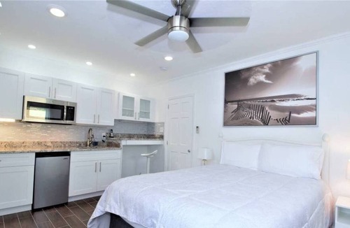 Victoria Park Apartment | 1639B FLL Studio: 1.5 mi to Beach & Las Olas Blvd