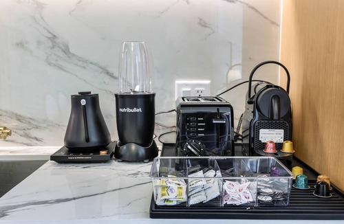 Wynwood Art District Apartment | 1BR + Balcony | Skyline Spa | Walk to Wynwood Walls