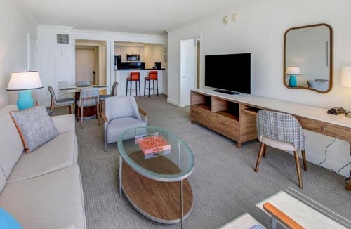 Central Beach Hotel | 1BR Oceanfront Suite 2 Queens near Birch Park, Pool, Spa, Dining