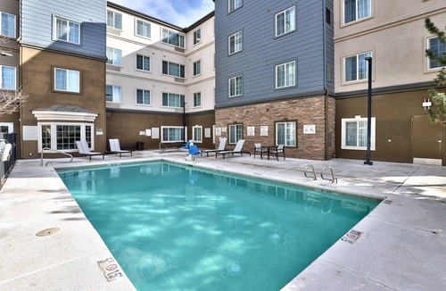 Albuquerque Apartment | 1BR Queen Suite w/Hot Breakfast, Workspace & Pool