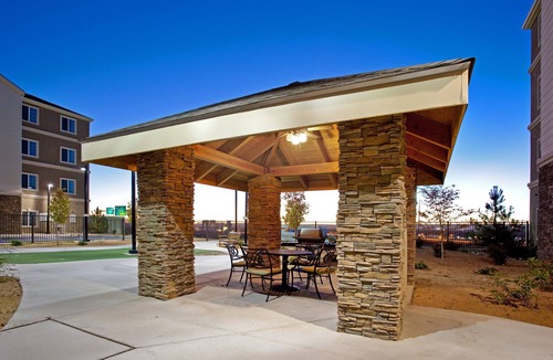 Albuquerque Apartment | 1BR Queen Suite w/Hot Breakfast, Workspace & Pool