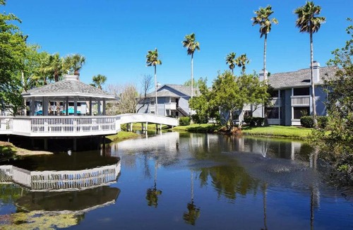 Golden Glades - The Woods Apartment | 1st Floor King Bed Beach Mayo Clinic Pets Welcome