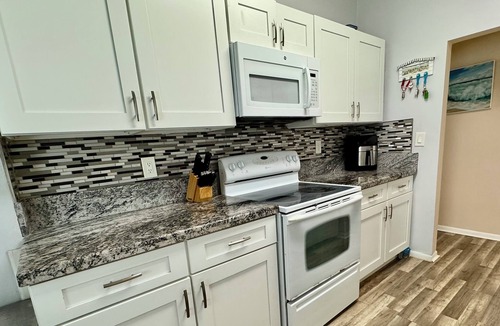 Hollywood South Central Beach Cottage | 2/2 Beach View Cottage for 4-Community Heated Pool