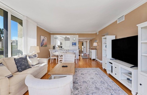 Longboat Key Condo | 2/2 Beachplace Condo, Beach, Pool, Fitness, Tennis