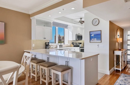 Longboat Key Condo | 2/2 Beachplace Condo, Beach, Pool, Fitness, Tennis
