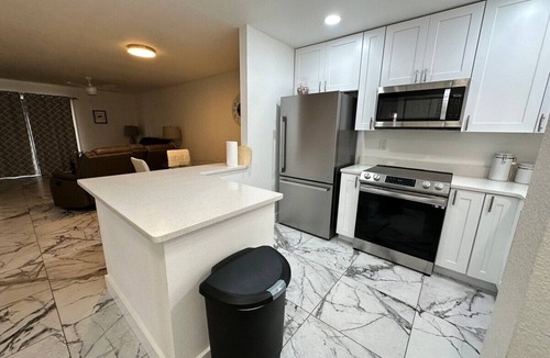 Oakland Hills House | 2/2 Duplex on CANAL all updated; new furniture,