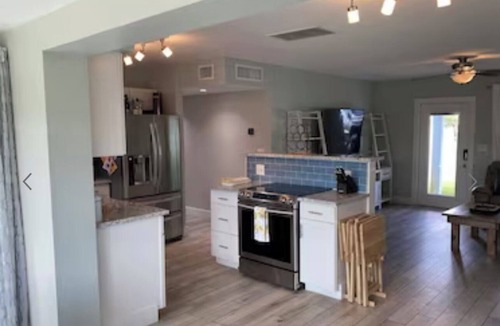 Stuart House | 2/2Cute & spotless Paddle, Kayak, Bike, hike,