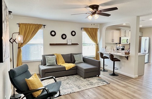 Solana Ridge House | 2.5 miles to Lackland BMT/12 miles to Sea World/Riverwalk