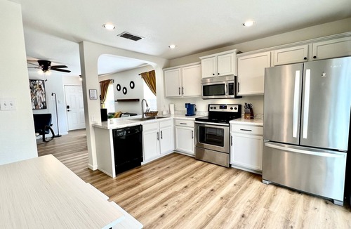 Solana Ridge House | 2.5 miles to Lackland BMT/12 miles to Sea World/Riverwalk
