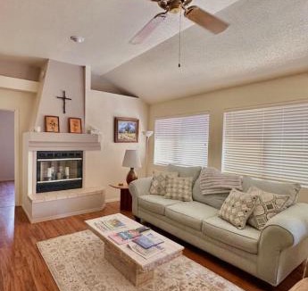 Mesilla Park House | 2 bd, 2bth near NMSU and Memorial Medical Center