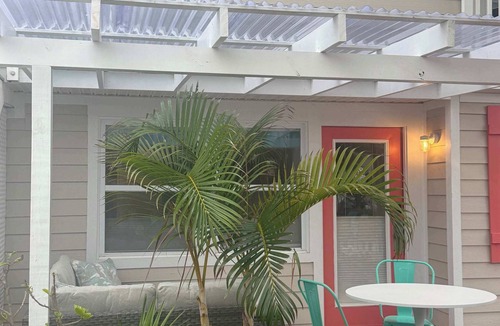 Bradenton Beach Condo | 2 bd w/EnSuites Tropical Crtyd Steps to Beach!