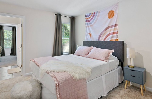 Baymeadows House | 2 bdr Tropical Oasis - 10 min from shopping, restaurants & dt, 20 min Naval base