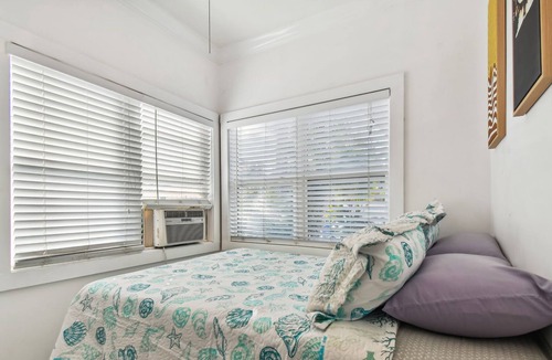 Pass-a-Grille Historic District Villa | 2 bed Villa in Relaxing Pass-A-Grille. Half a Block from the Beach