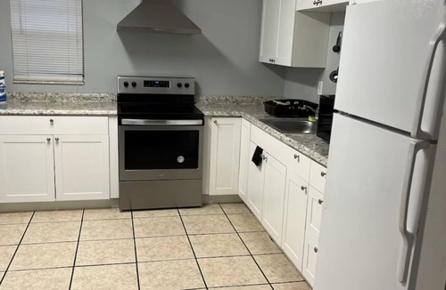 Sun Bay South Apartment | 2-bedroom apartment in fabulous Tampa with WiFi, AC full kitchen