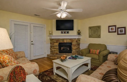 Branson Resort | 2 bedroom condo w/covered deck on Golf Club complex near gorgeous Branson Mo.