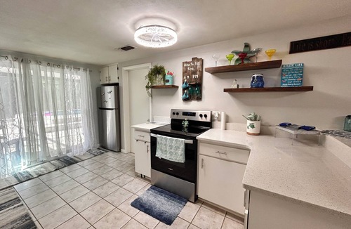 Homosassa House | 2-bedroom house w/pool in the heart of old Homosassa!