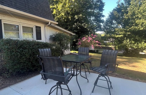 Dalton House | 2-bedroom house with AC, WiFi in delightful Dalton
