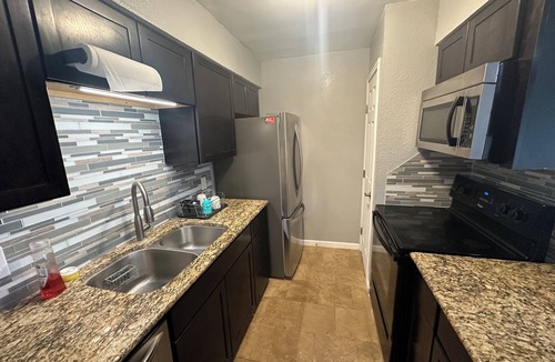 Midland Apartment | 🏡 2 bedrooms, 1 bathroom 🛁 cozy, modern apartment. With sofa bed 🛋️