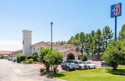 North Little Rock Apartment | 2 Beds|Mobil Acc|Nsmk|MicoFridg