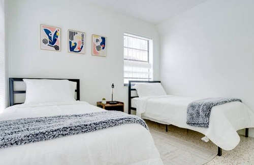 East Little Havana Apartment | 2 BR 1 BA Little Havana Near restaurants