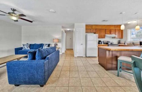 Fort Walton Beach Villa | 2 BR 2 BA Beach Cottage Pickleball Fun