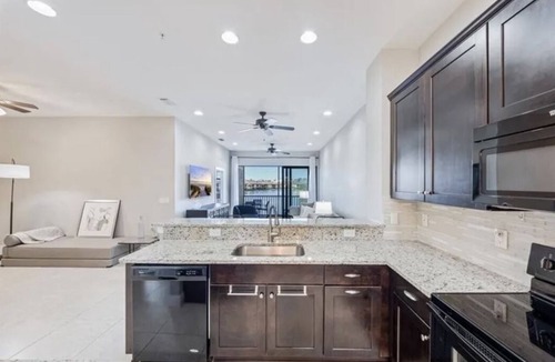 Naples Condo | 2 BR, 2 bath condo, den, lanai, pool, fitness room