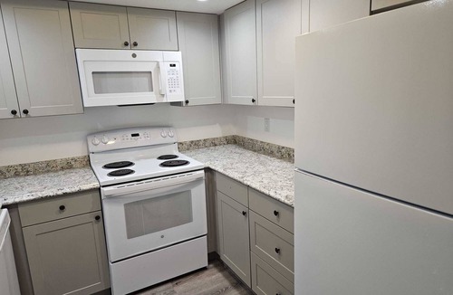 Century Village Apartment | 2-BR Apt in Deerfield Beach with AC, Free wifi and Free parking near Golf Course