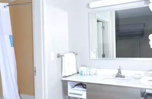 Wesley Chapel Hotel | 2 Comfortable Rooms Near Tampa Attractions, Trails, Shopping & Restaurants
