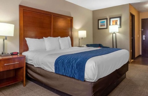 Albuquerque Hotel | 2 Cozy Rooms with Indoor Pool & Free Parking – Near Zoo, Museums & UNM Campus