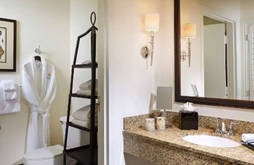 Pelican Bay Hotel | 2 Double City | Inn at Pelican Bay | Breakfast, Beach Ride, Mercato Shops