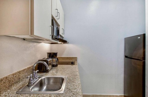 Beaumont Apartment | 2 Full Bed Smoking with Kitchen