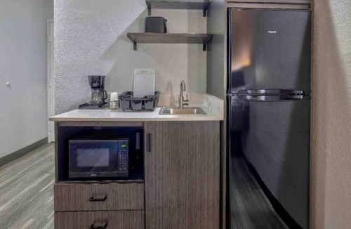 Little Rock Apartment | 2 Full Beds|Smoking,Kitchen
