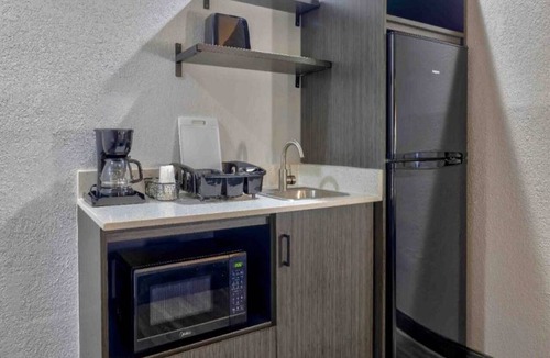 Little Rock Apartment | 2 Full Beds|Smoking,Kitchen